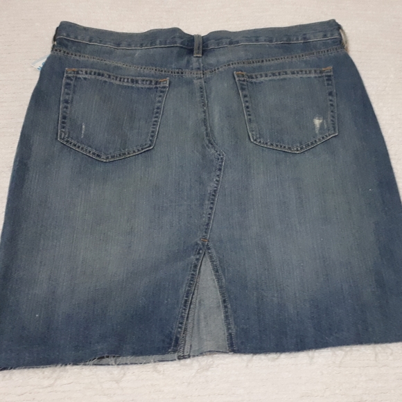 Old Navy Raw Edge Short Jean Skirt - Picture 2 of 6